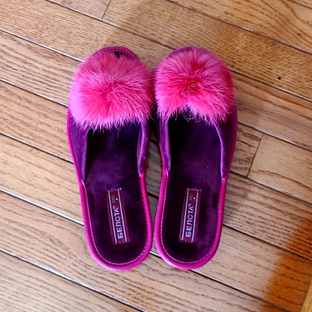Women slippers, size 6.5